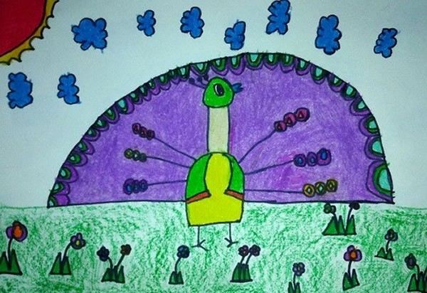 一年级儿童画孔雀开屏获奖作品欣赏/油画棒画图片