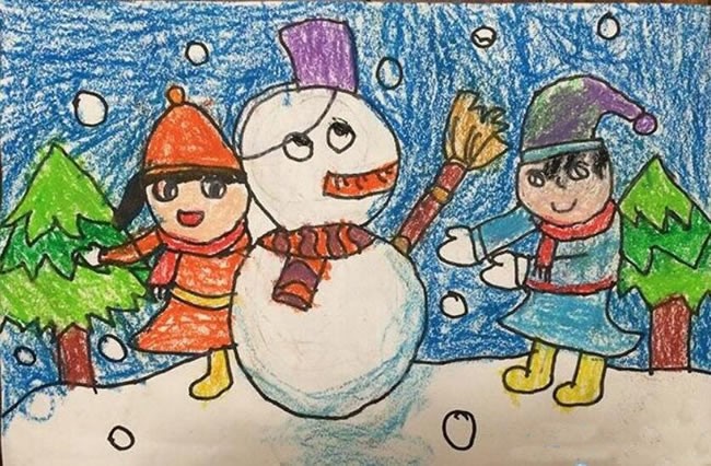 两个小孩堆雪人简单冬天儿童画